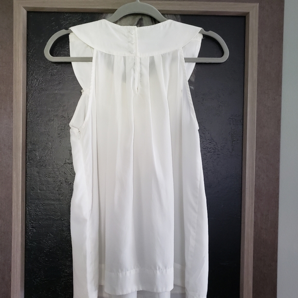 Unique sleeveless top - Picture 3 of 3